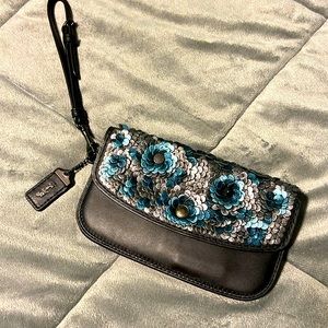 COACH LEATHER SEGUIN CLUTCH , WRISTLET OR PURSE